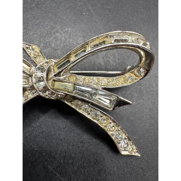 Vtg Marcel Boucher Bow Brooch Pin SIlver Tone Emerald Cut and Round Crystal 5266 - Picture 3 of 10